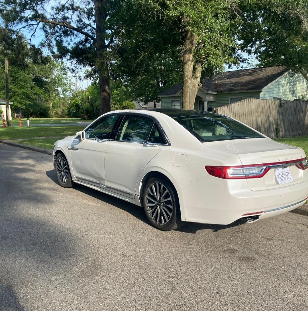2017 Lincoln Continental Select's photo